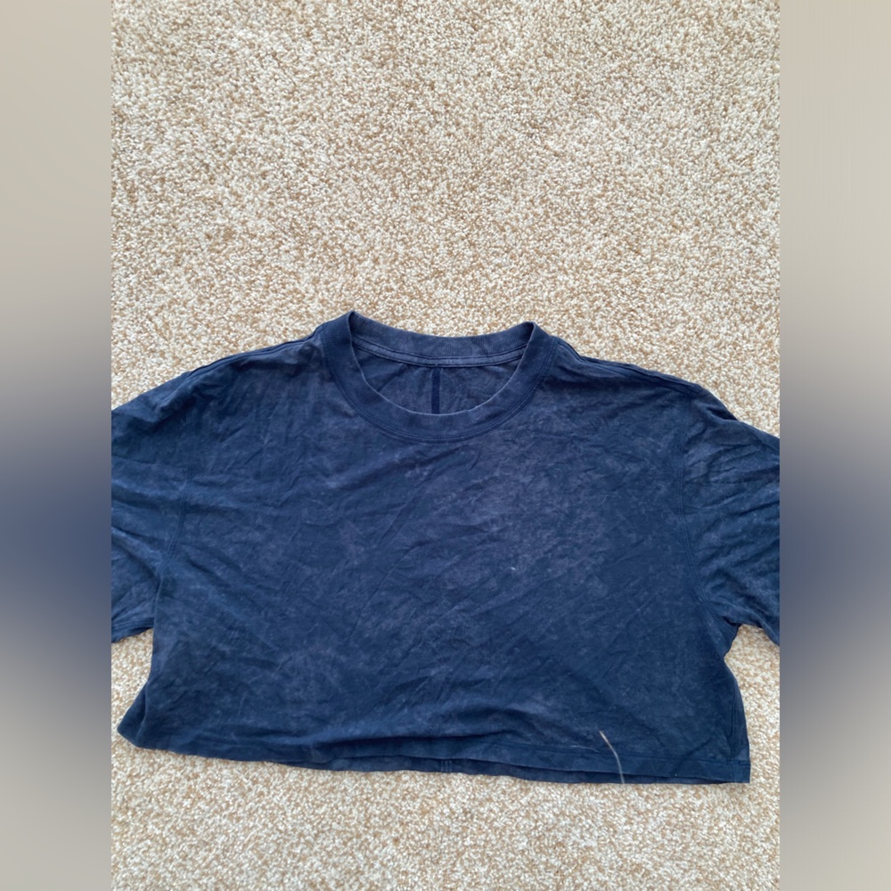 Lululemon Cropped Tee. Dark Blue Tye Dye.